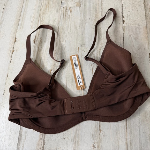 SKIMS Cocoa Scoop Bra - Picture 2 of 5